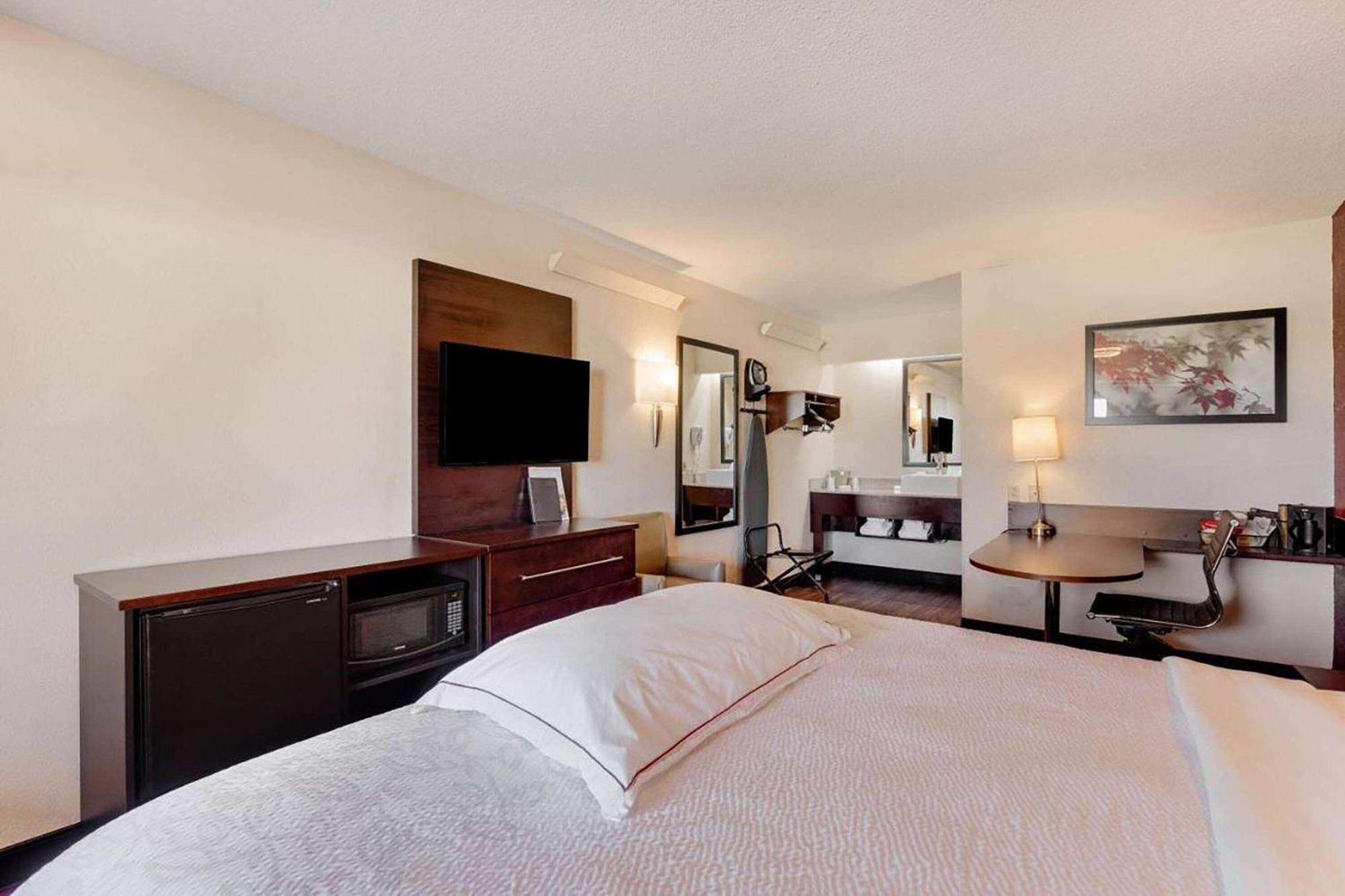 Super 8 By Wyndham Deerfield - Northbrook Exterior foto
