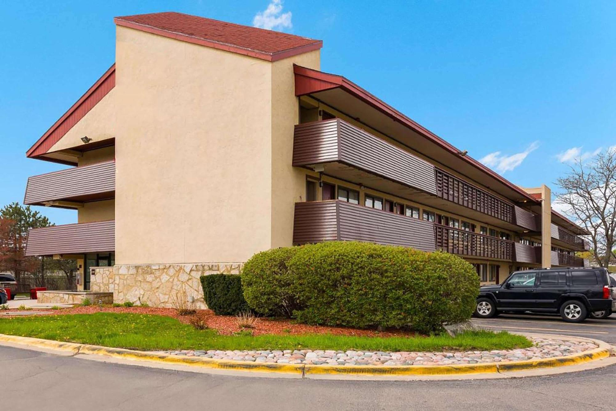 Super 8 By Wyndham Deerfield - Northbrook Exterior foto
