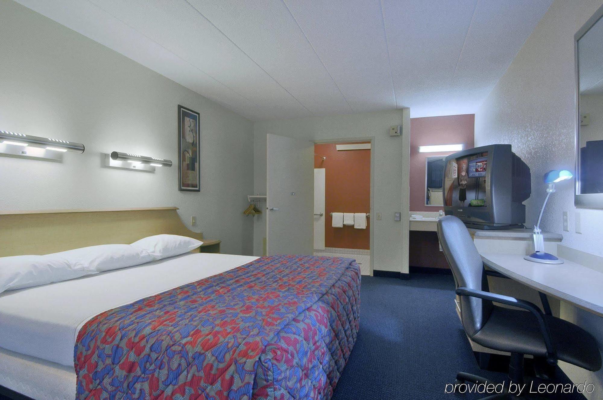 Super 8 By Wyndham Deerfield - Northbrook Exterior foto